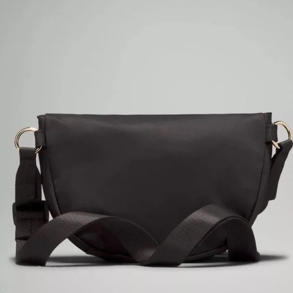 NWT Lululemon All Night Festival Bag Micro in Black and GOLD (Not Silver) 5L - Picture 3 of 6